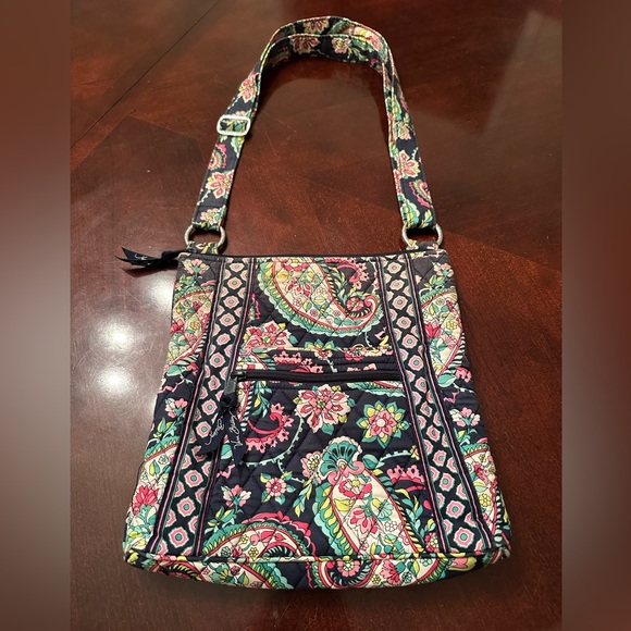Vera Bradley Handbags - Vera Bradley Petal Paisley Crossbody Bag EUC